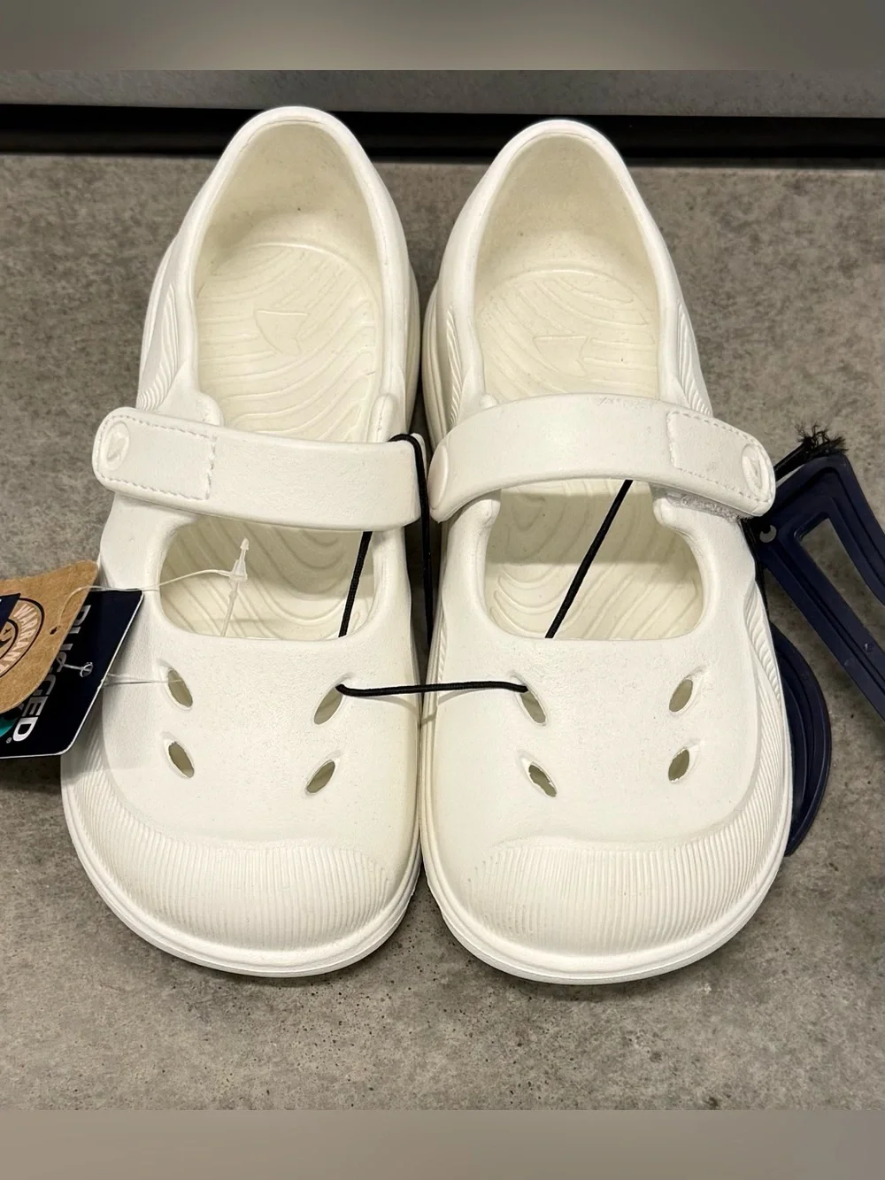 Toddler Girls’ Rugged Shark Cream Mary Jane Water Shoes Size 11 EVA NWT